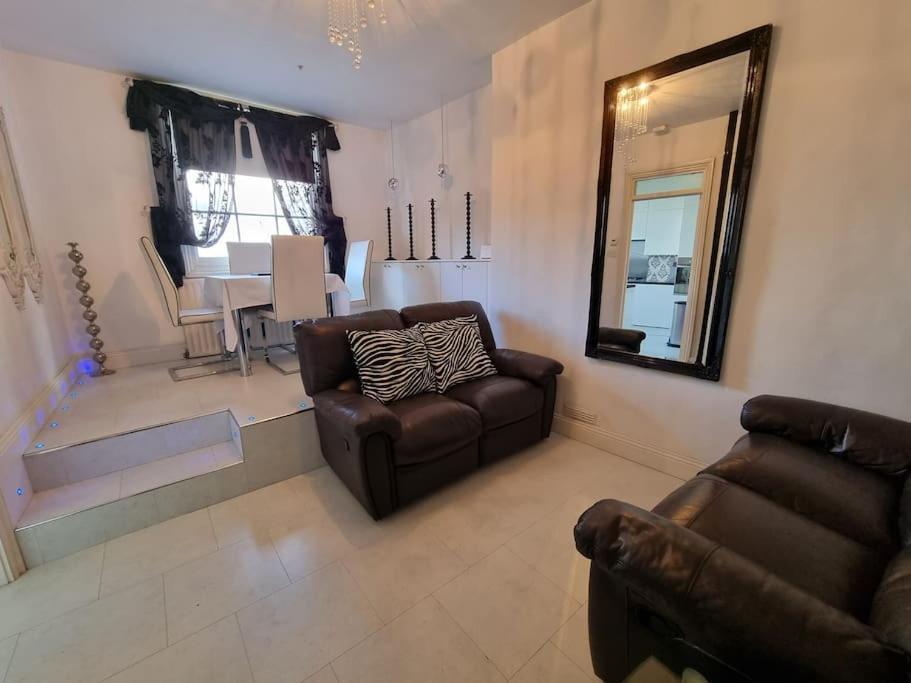 Beautiful Apartment In The Heart Of Rochester Rochester  Esterno foto