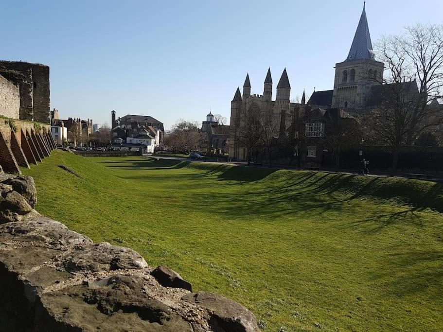 Beautiful Apartment In The Heart Of Rochester Rochester  Esterno foto