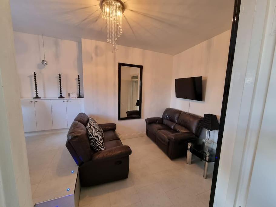 Beautiful Apartment In The Heart Of Rochester Rochester  Esterno foto