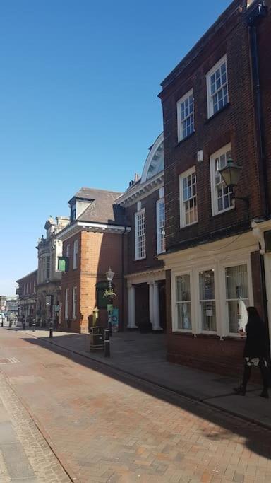 Beautiful Apartment In The Heart Of Rochester Rochester  Esterno foto